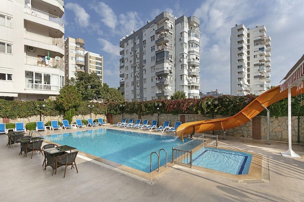 Otel Lara Dinc