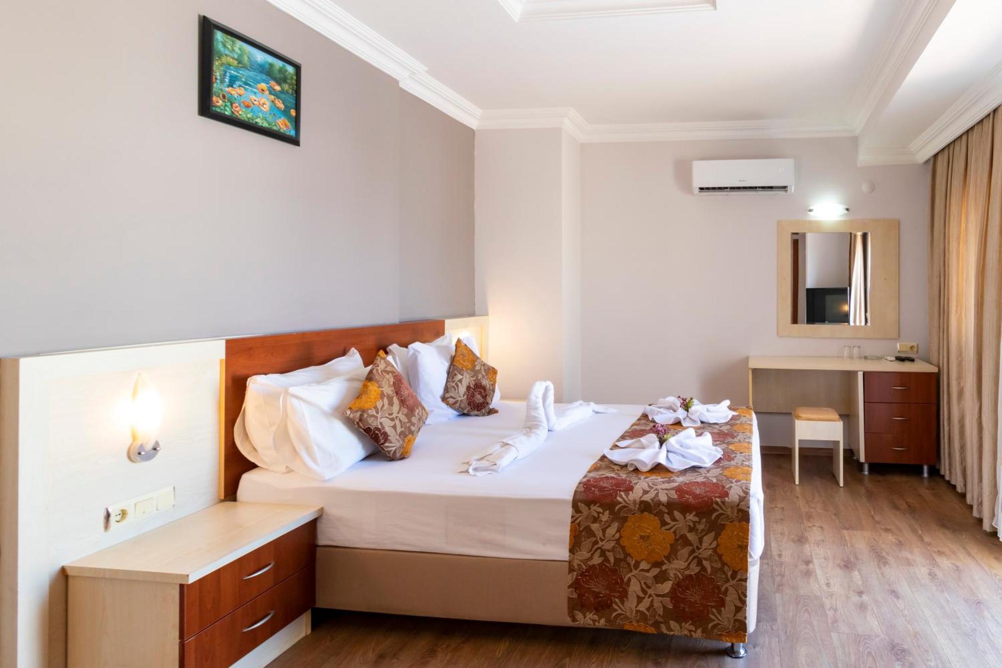 Otel Lara Dinc