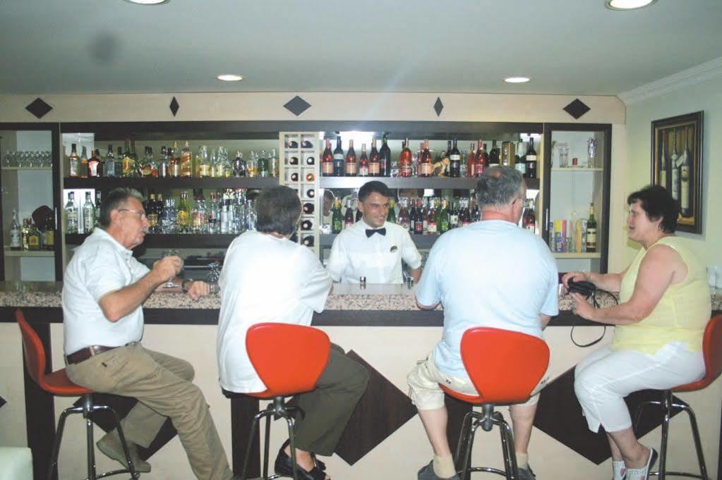 Otel Lara Dinc