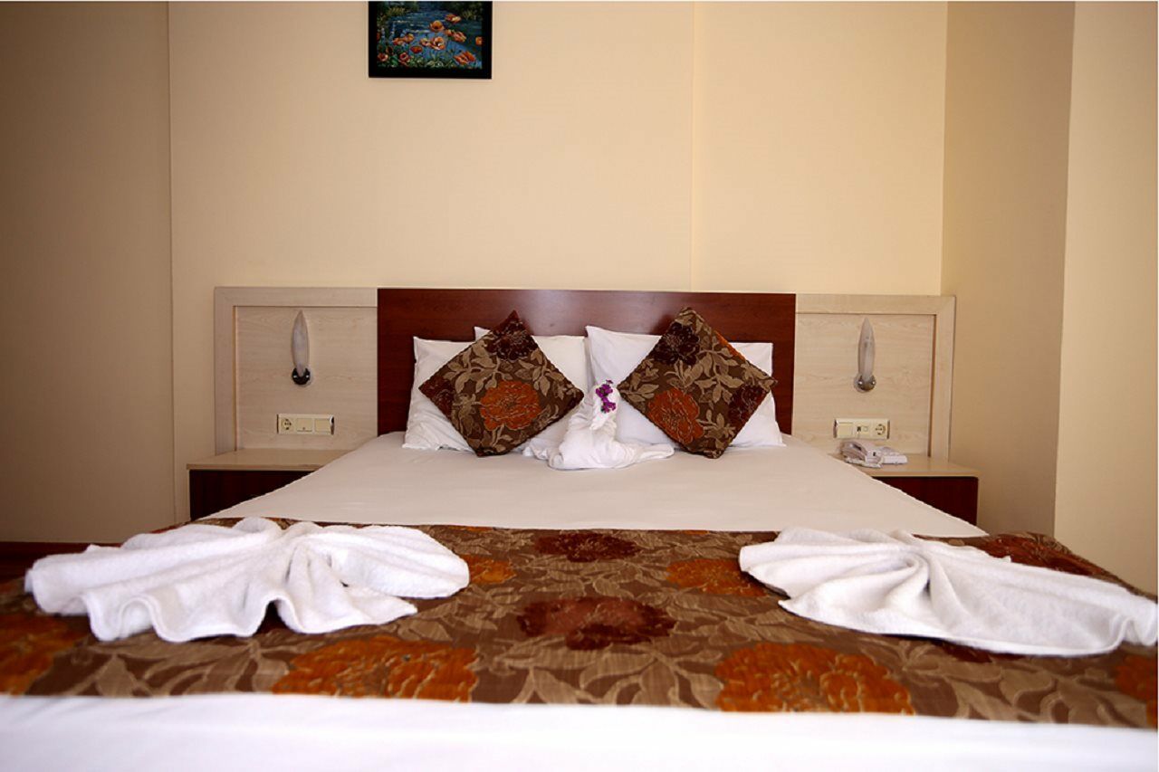 Otel Lara Dinc 3*